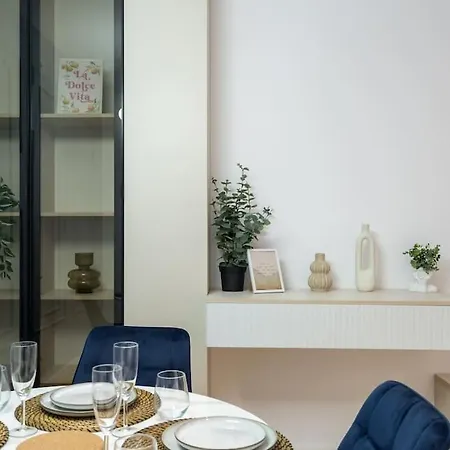 Soft Cloud 1br In Business Area *