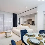 Soft Cloud 1br In Business Area *