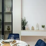 Soft Cloud 1br In Business Area *