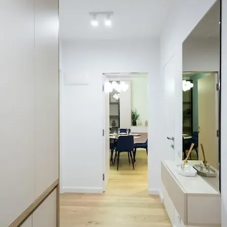 Soft Cloud 1br In Business Area Boekarest
