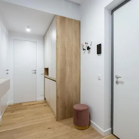 Soft Cloud 1br In Business Area Bukarest