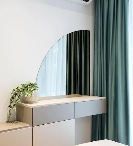 Soft Cloud 1br In Business Area *