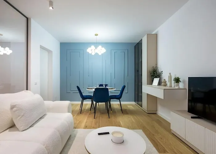 Soft Cloud 1br In Business Area Apartman