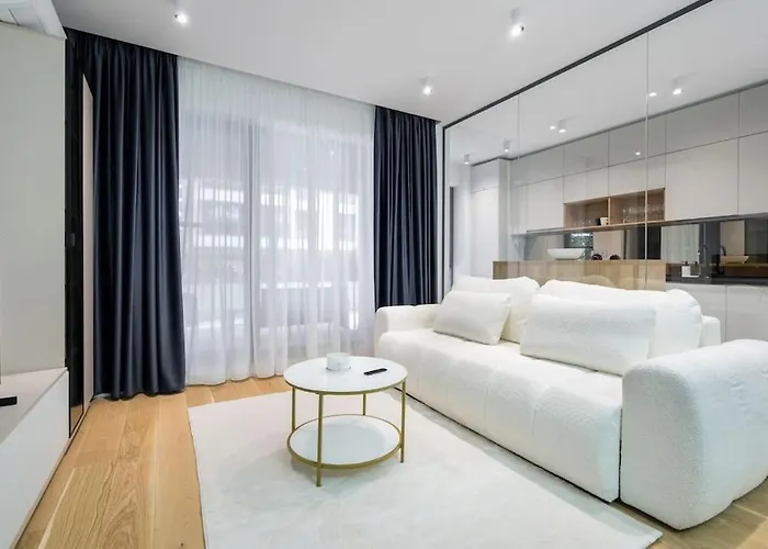 Soft Cloud 1br In Business Area *