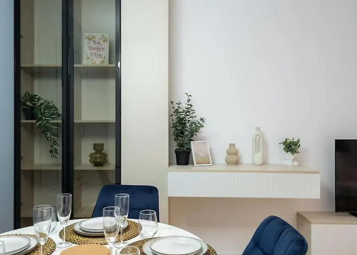 Soft Cloud 1br In Business Area *