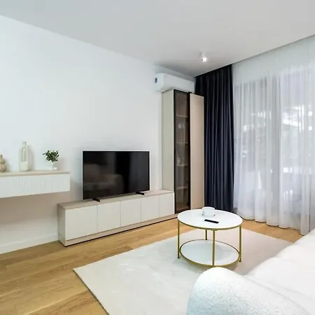 Soft Cloud 1br In Business Area Apartment *