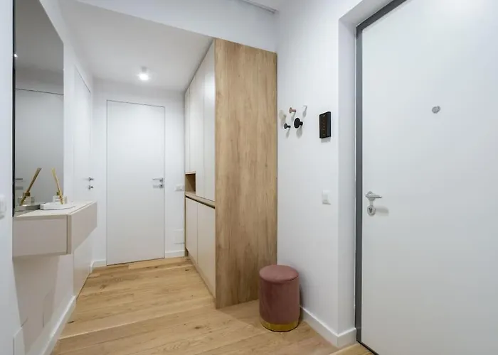 Soft Cloud 1br In Business Area Bukarest